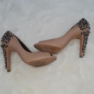 Sam Edelman biege spike heels